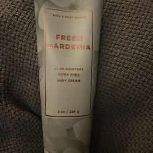 Bath & Body Works Ultra Shea Body Cream - Green and White